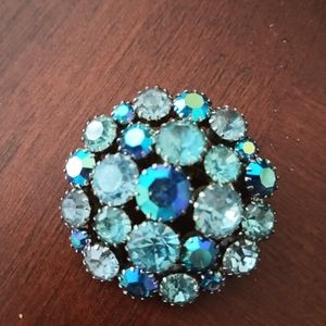 Weiss brooch pin